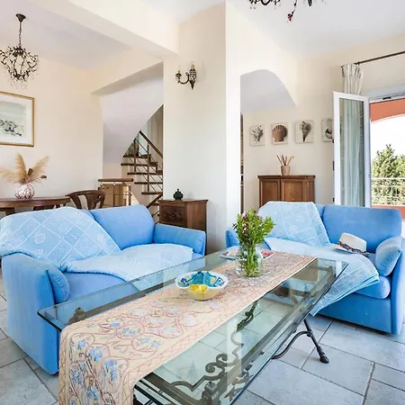 Vila Neptune By *